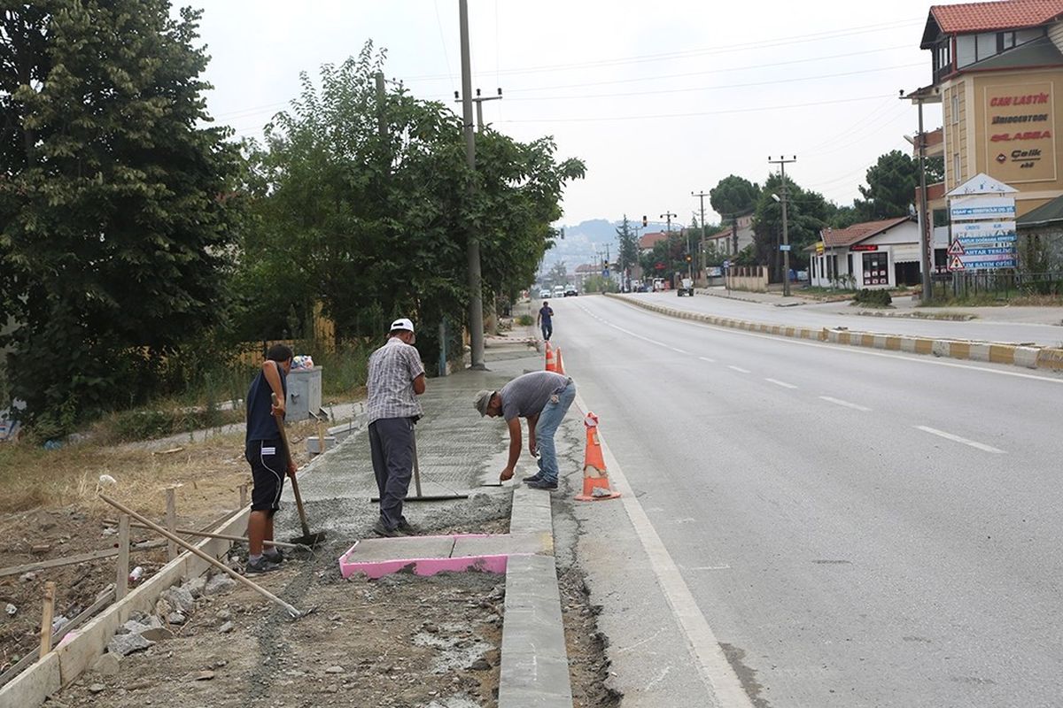 Sapanca da Kaldırımlar Yenileniyor