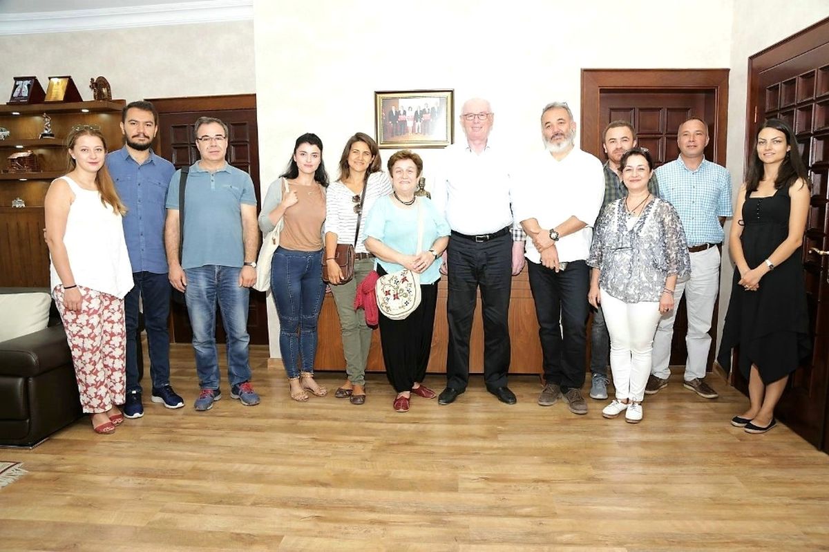 Seramik Sanatçıları Başkan Kurt\'u Ziyaret Etti