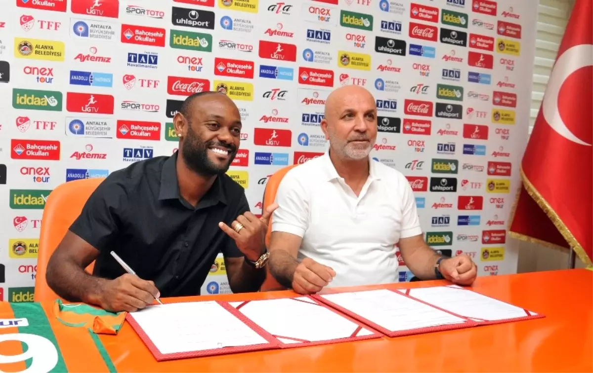 Vagner Love, 2 Yıl Daha Alanyaspor\'da