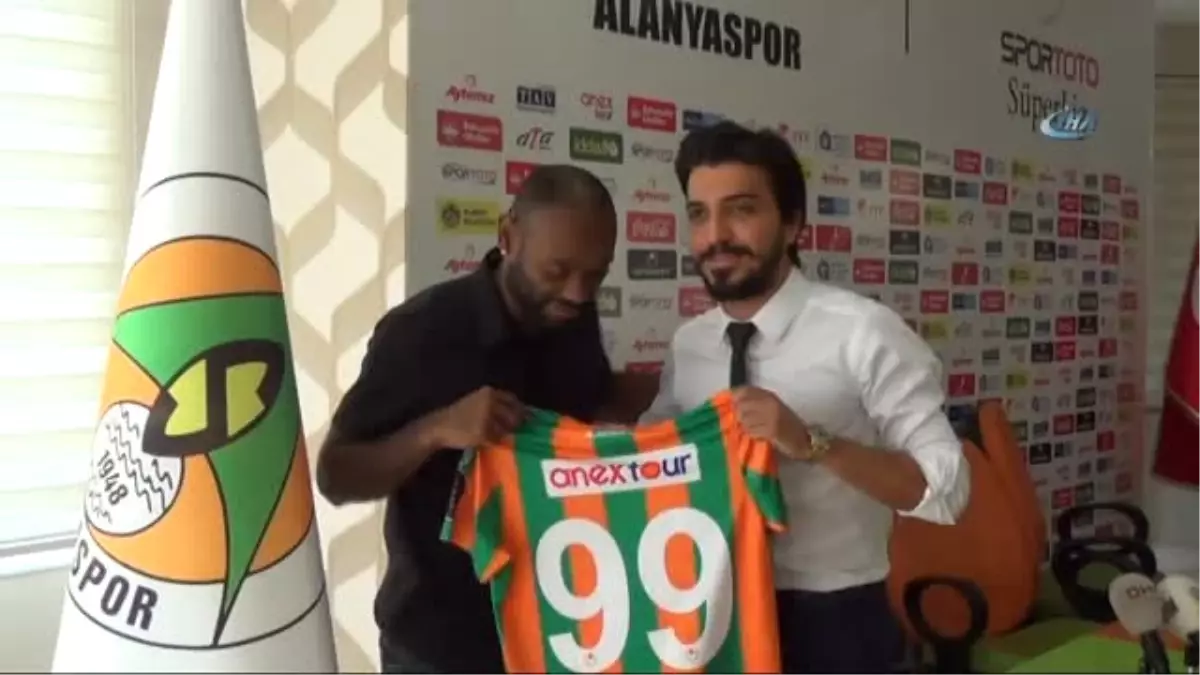 Vagner Love, 2 Yıl Daha Alanyaspor\'da