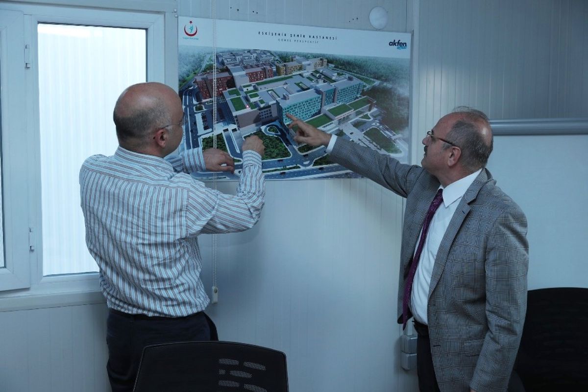 Vali Çakacak, Şehir Hastanesi İnşaatında İncelemeler Yaptı