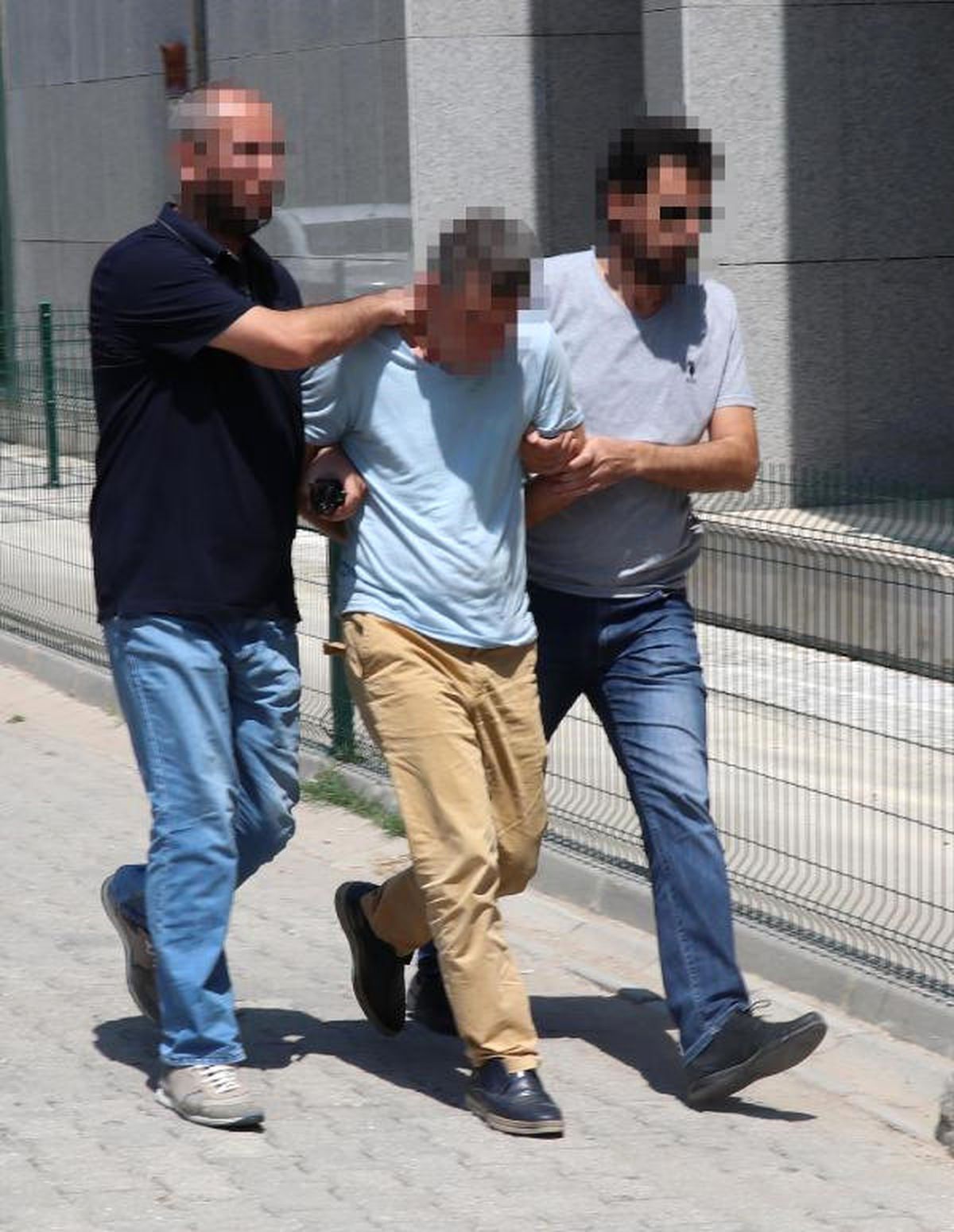 2 Erkek Çocuğa Cinsel İstismar İddiasıyla Gözaltına Alındı