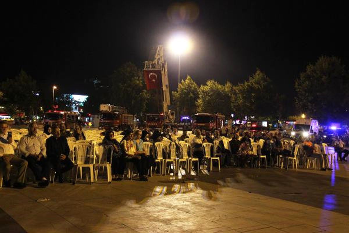 Adapazarı\'nda Deprem Şehitleri Anıldı