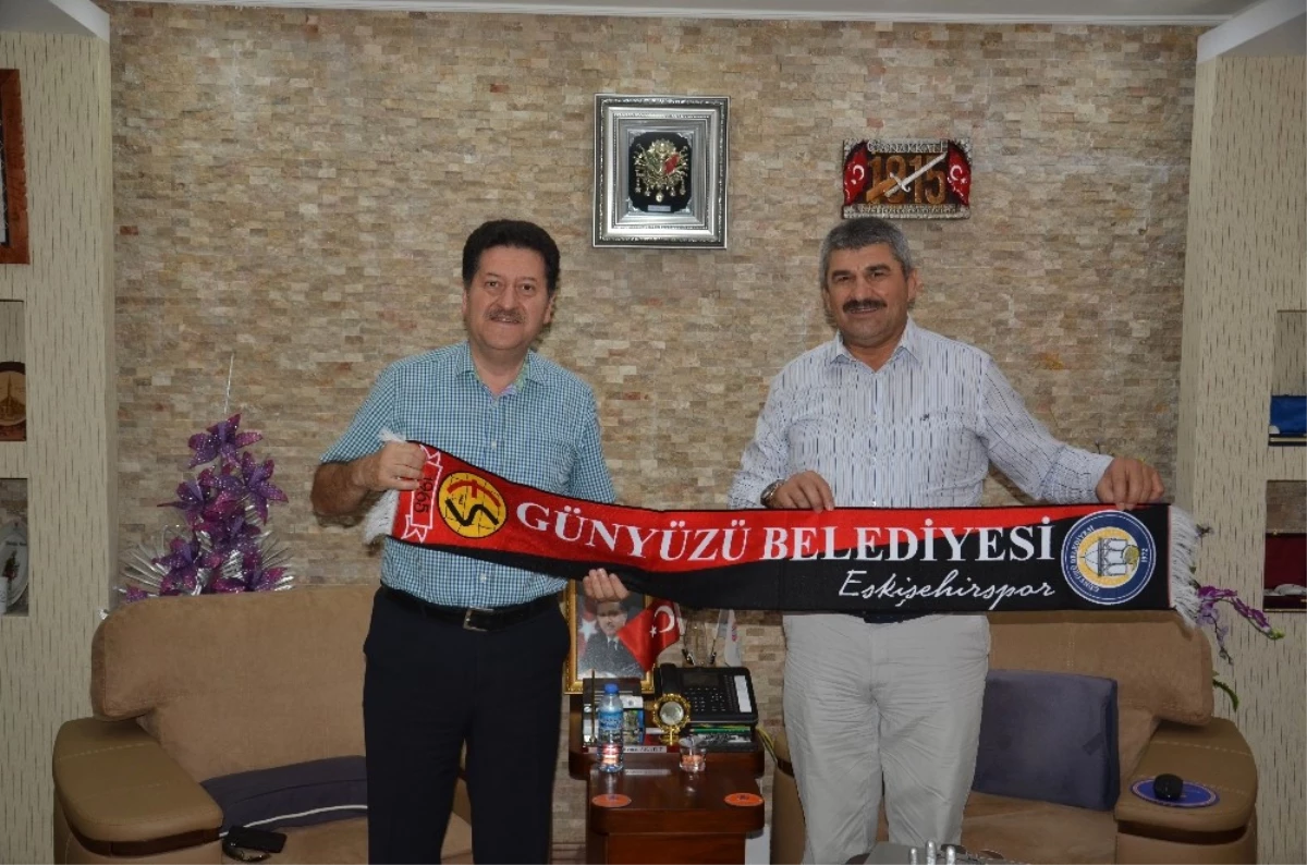 AK Parti Sosyal Politikalar Başkan Yardımcısı Hasan Fehmi Kinay\'dan Başkan Arayıt\'a Ziyaret