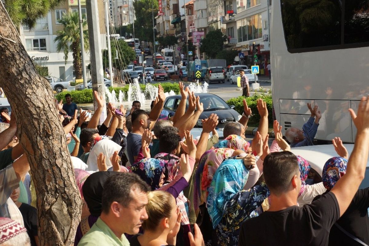 Aydın\'da Hac Kafilesi Dualarla Uğurlandı