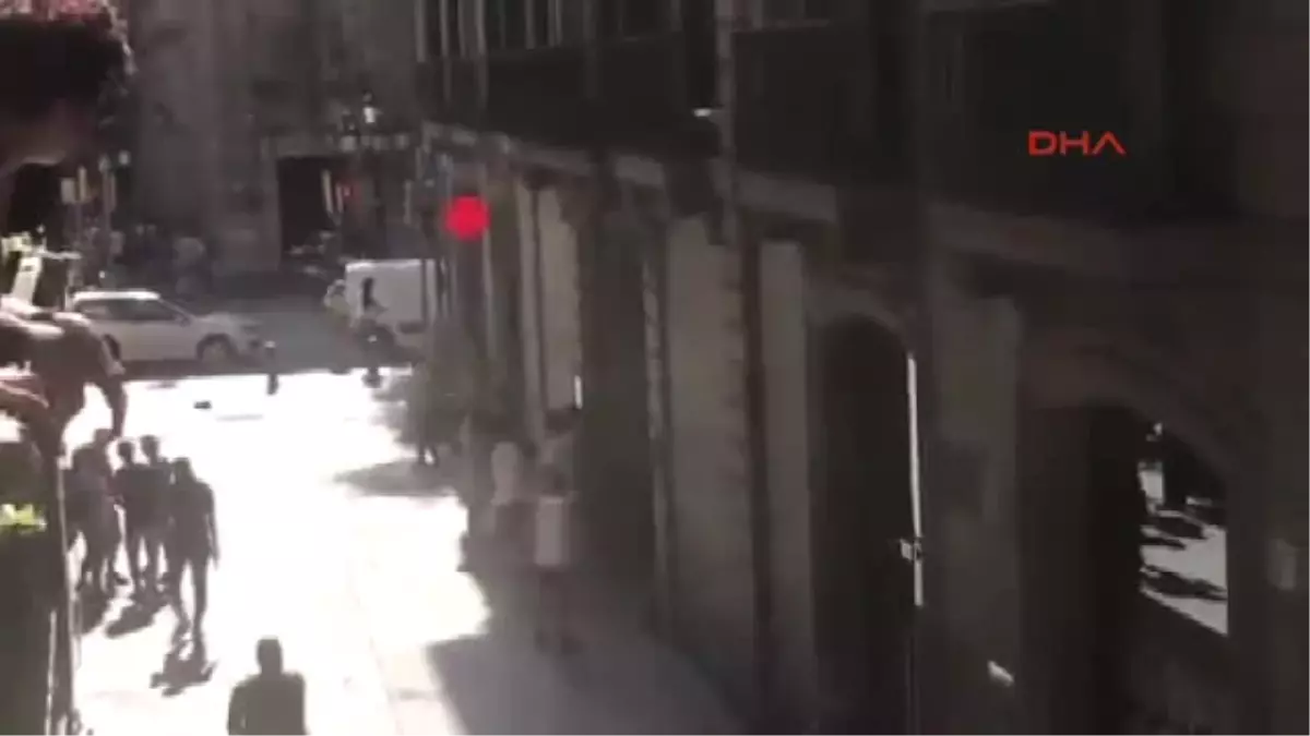 Barselona\'da Bir Minibüs Yayaları Ezdi