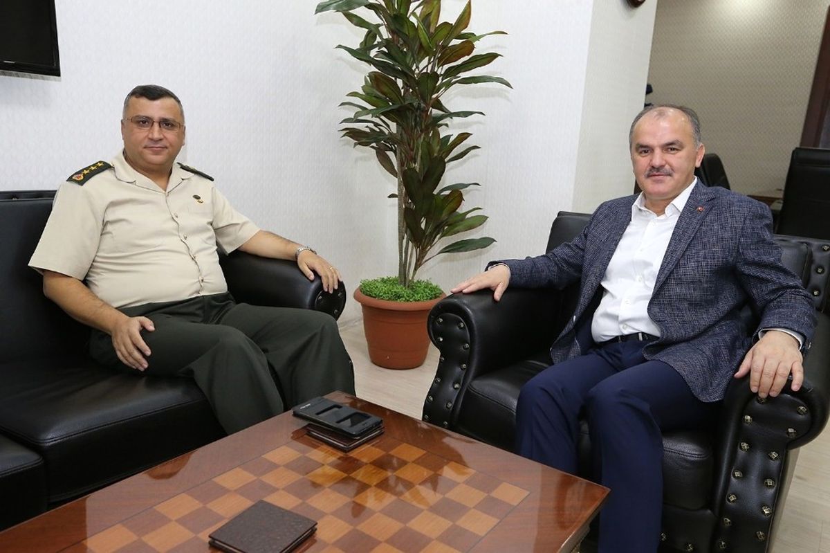 Başkan Gürlesin: " Asker ve Polisimizin Yanındayız"