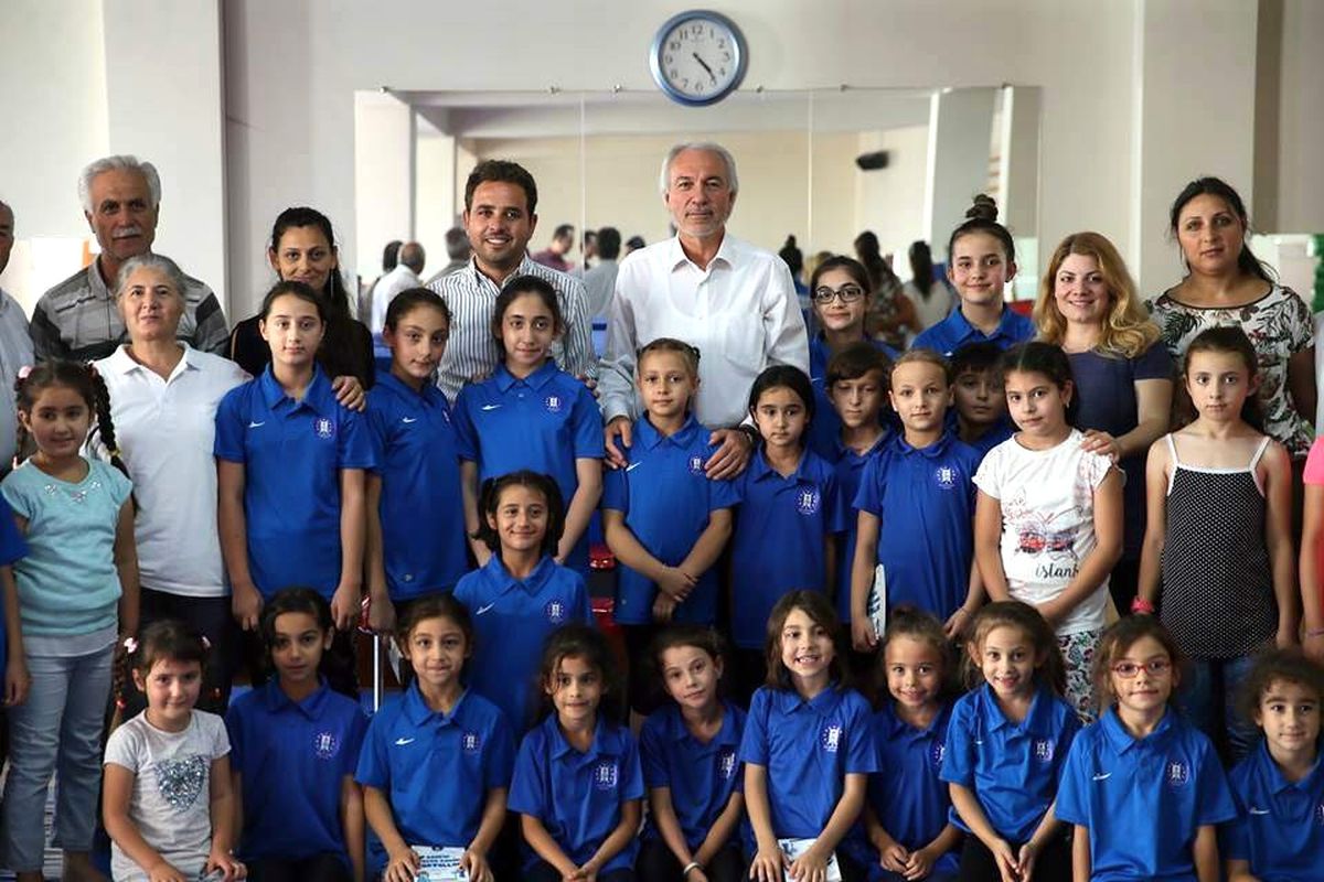 Başkan Saraçoğlu ve Milletvekili Gazel Geleceğin Sporcularıyla Buluştu