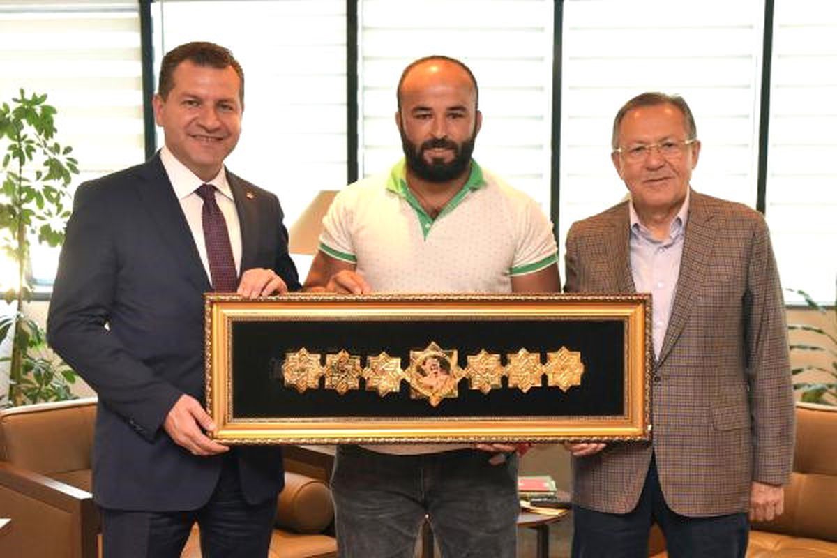 Başpehlivanlığı Üst Üste 3\'üncü Kez Kazanan Orhan Okulu, Altın Kemerini Aldı
