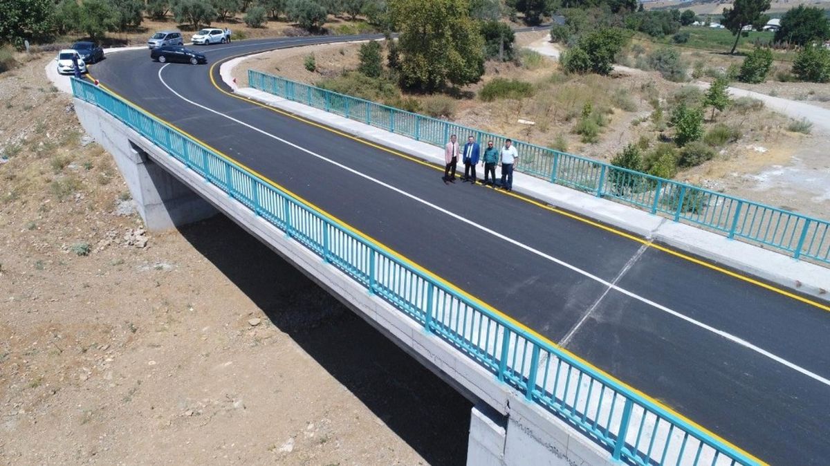 Bir Köprüyle 6 Mahalle Birbirine Bağlandı