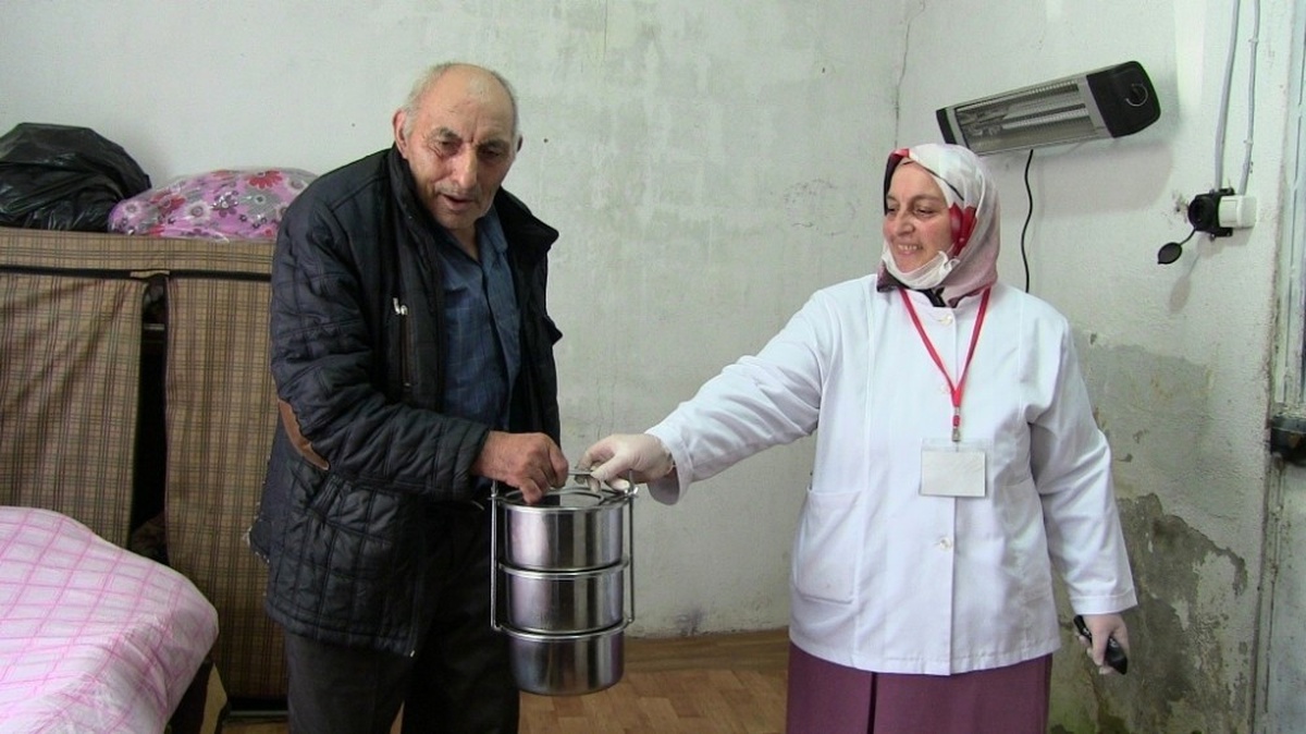 Borçka\'da Kimsesiz Yaşlılar İçin Bakım Hizmeti Başlatıldı