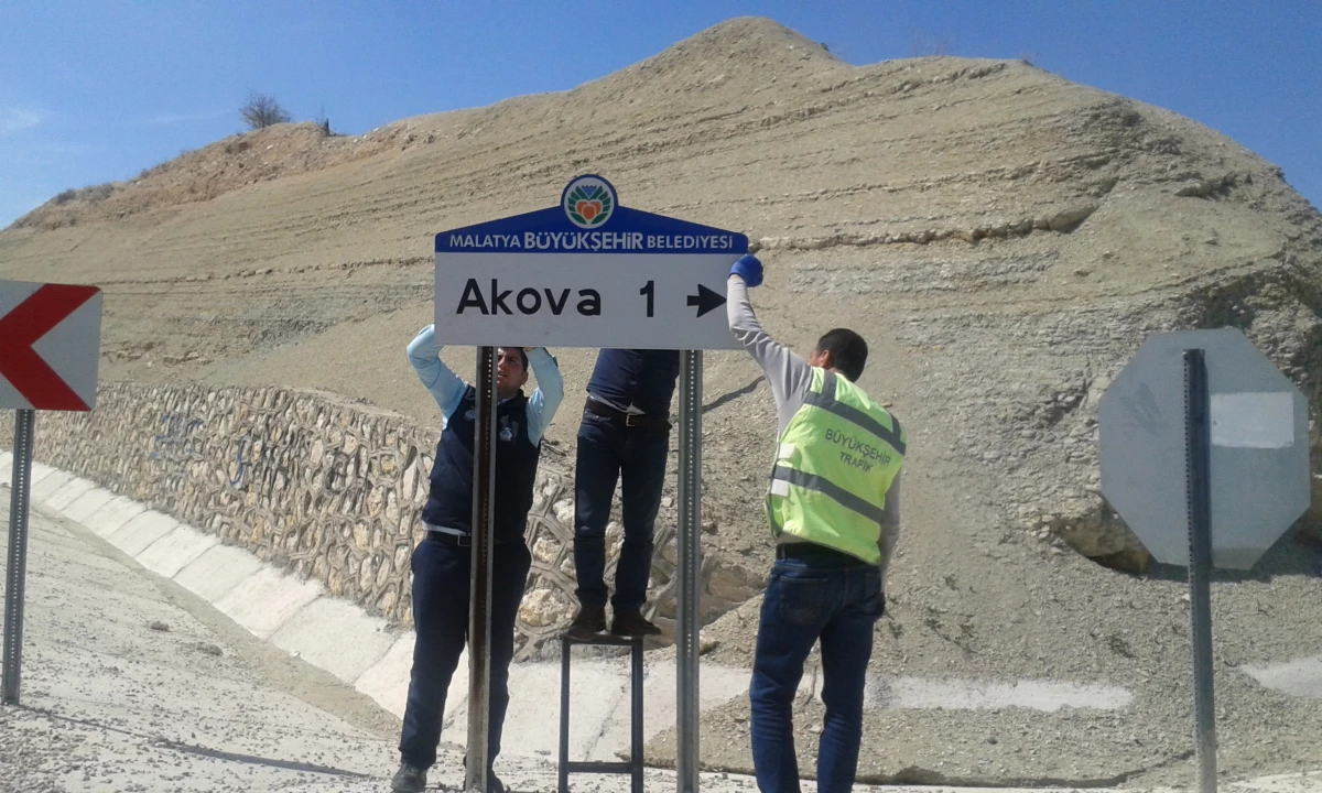 Darende İlçesinde Yön Bilgilendirme Levhalama Çalışmaları Tamamlandı