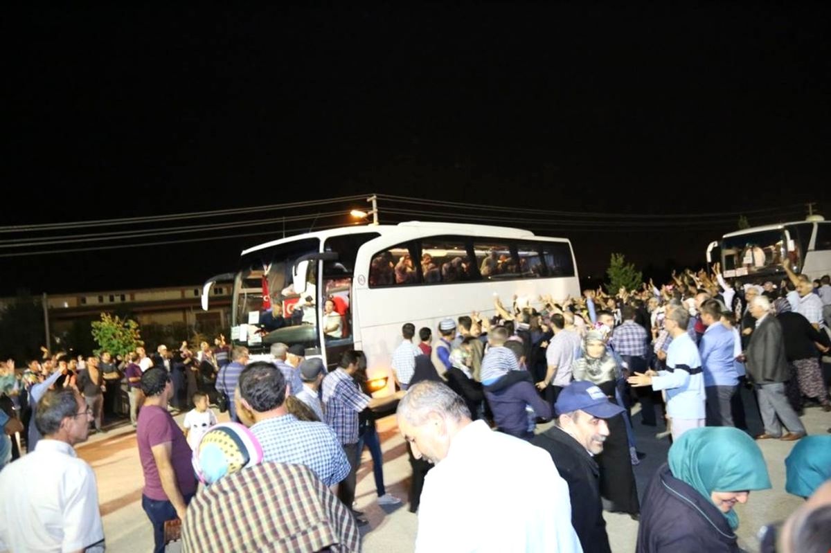 Dualarla Uğurlandılar