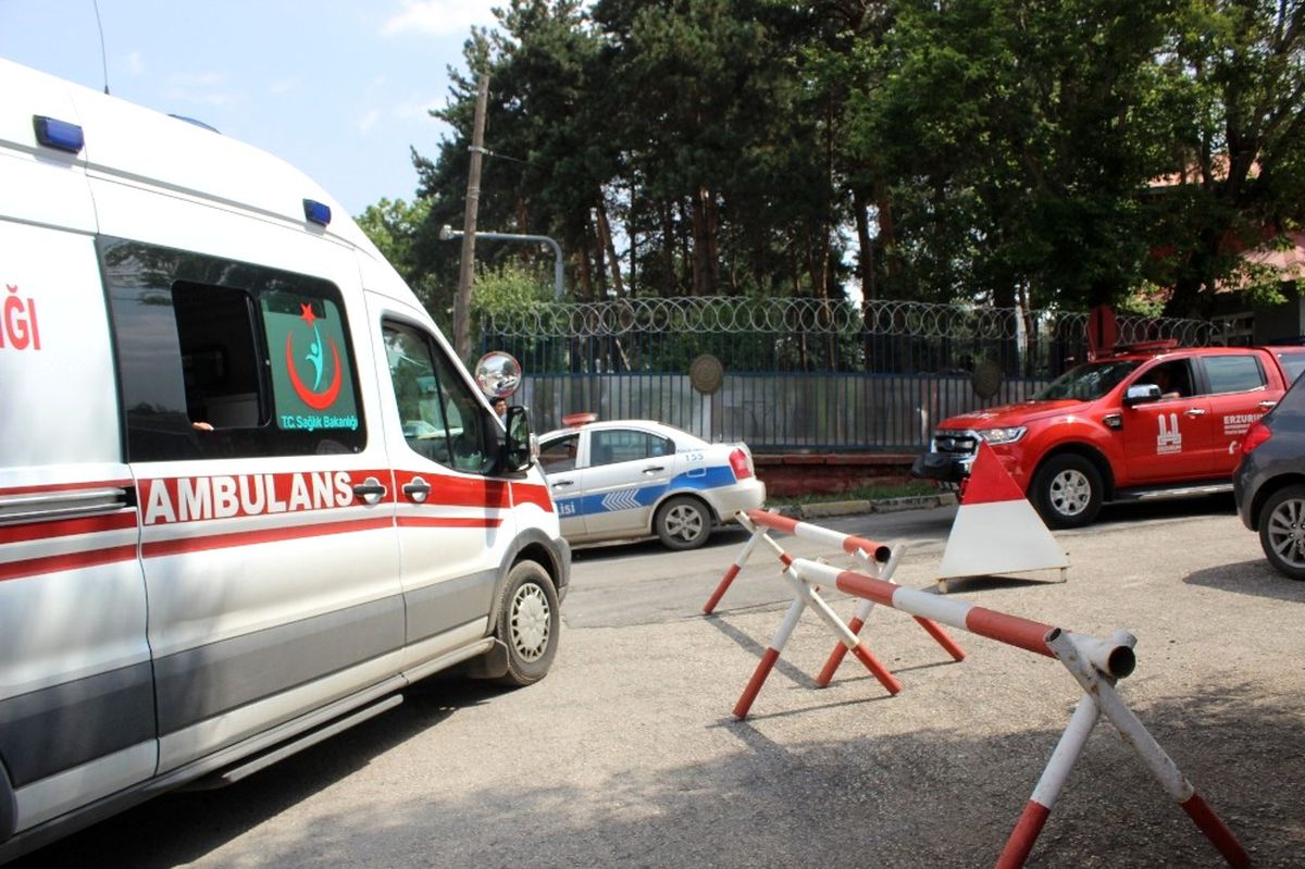 Erzurum\'da Askeri Karargahta Çıkan Yangın Paniğe Yol Açtı