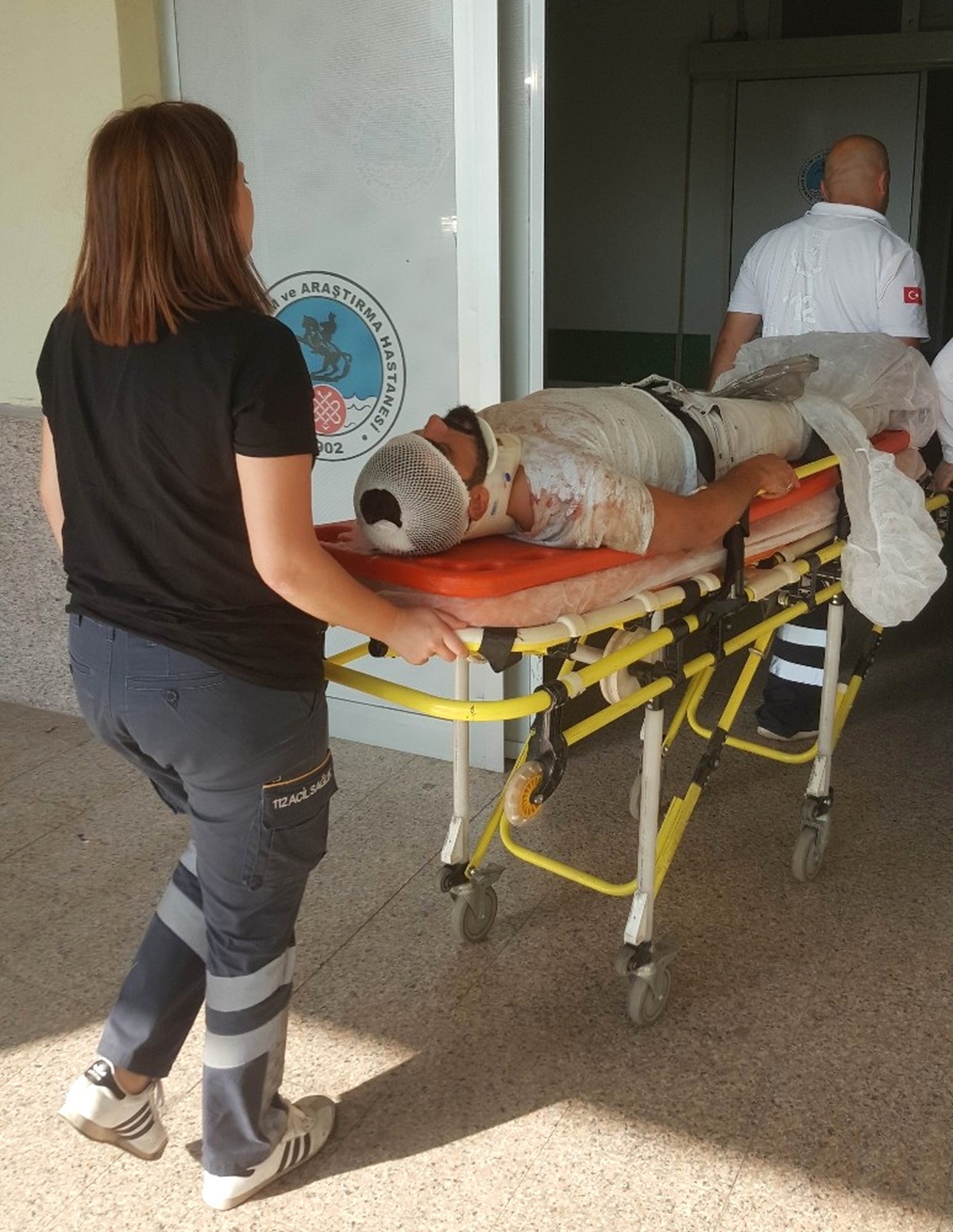 Fındık Sererken Çatıdan Düşen Genç Hastanelik Oldu