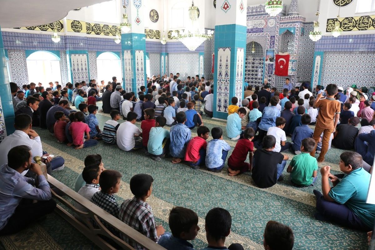 Gürpınar\'da 2 Bin 500 Öğrenci Kur\'an-ı Kerim Öğrendi