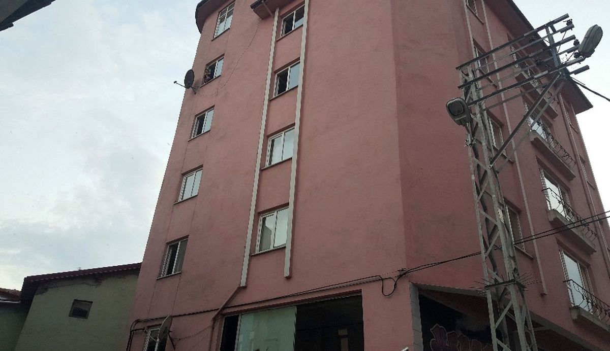 Haber Alınamadı, Evde Cesedi Bulundu