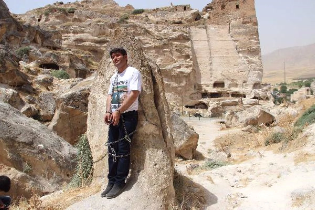 HDP\'li Ali Aslan Kendini Kayalara Zincirleyip MHP\'lilerden Yardım İstedi