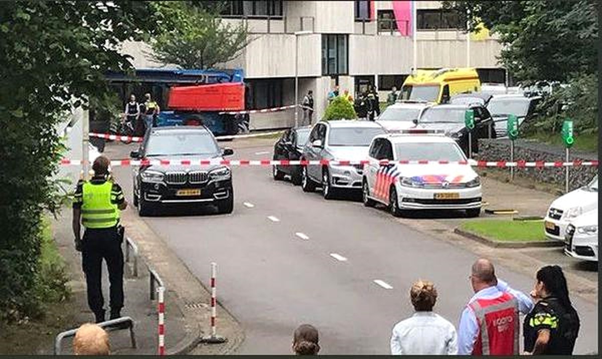 Hollanda\'da Radyo İstasyonunda Rehine Krizi
