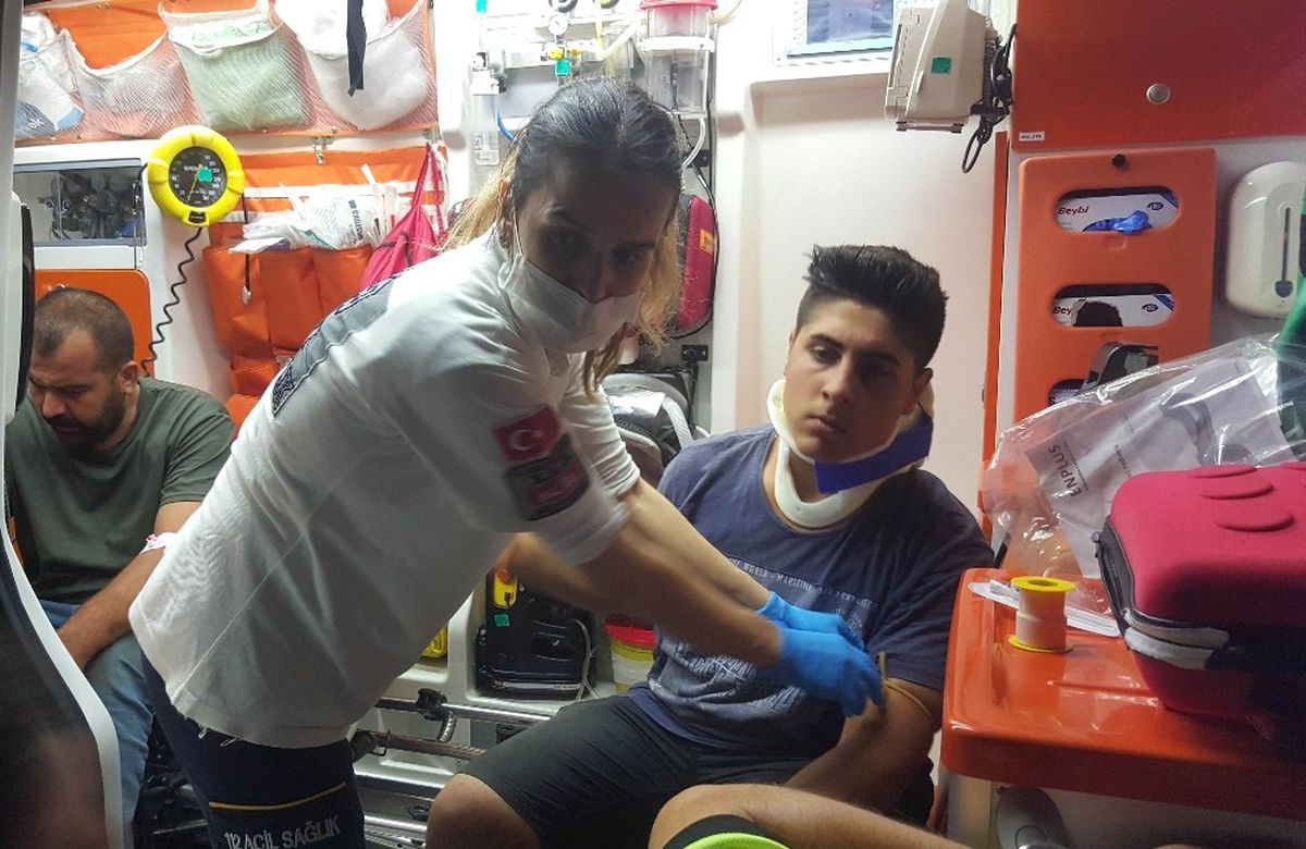 İki Otomobil Çarpıştı: 5 Yaralı