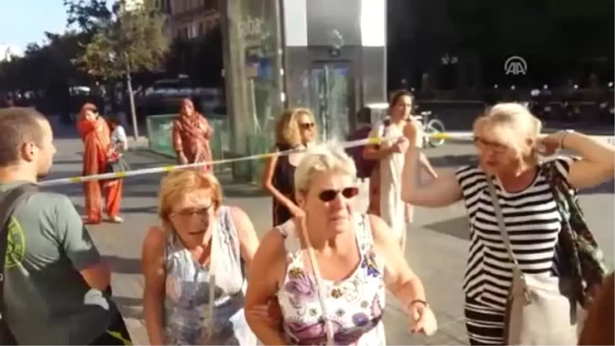 İspanya\'da Minibüs Kalabalığın Arasına Daldı (1)