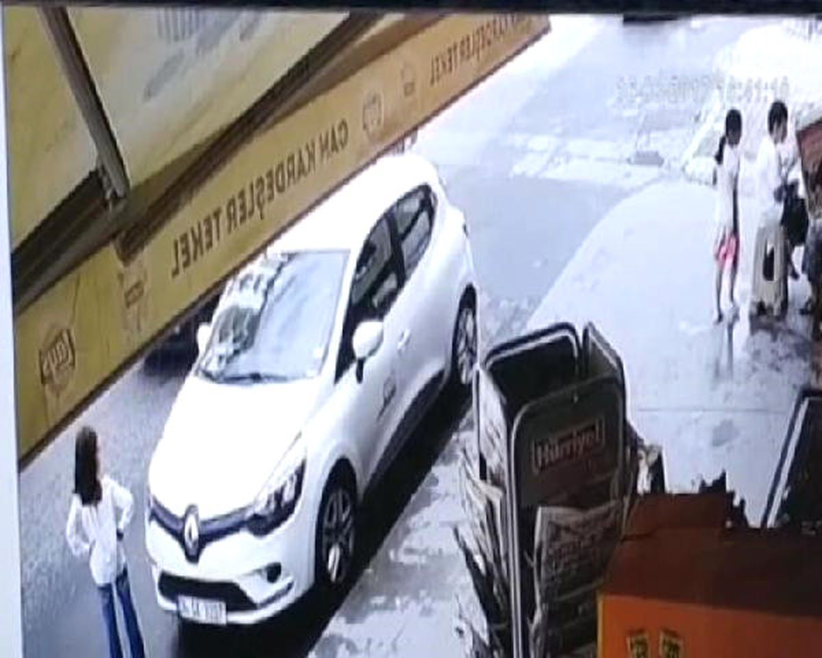 Kamyonet Kaldırımda Oturanların Arasına Daldı: 3 Yaralı