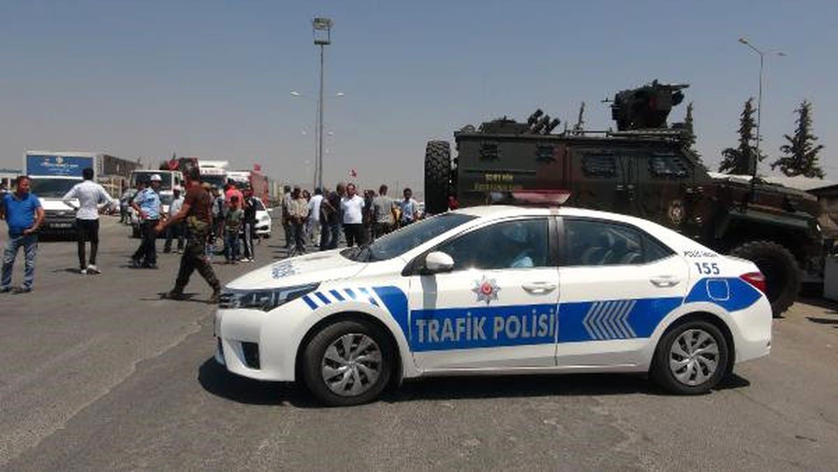 Kilis\'te Sınır Kapısında Şüpheli Çanta Paniği