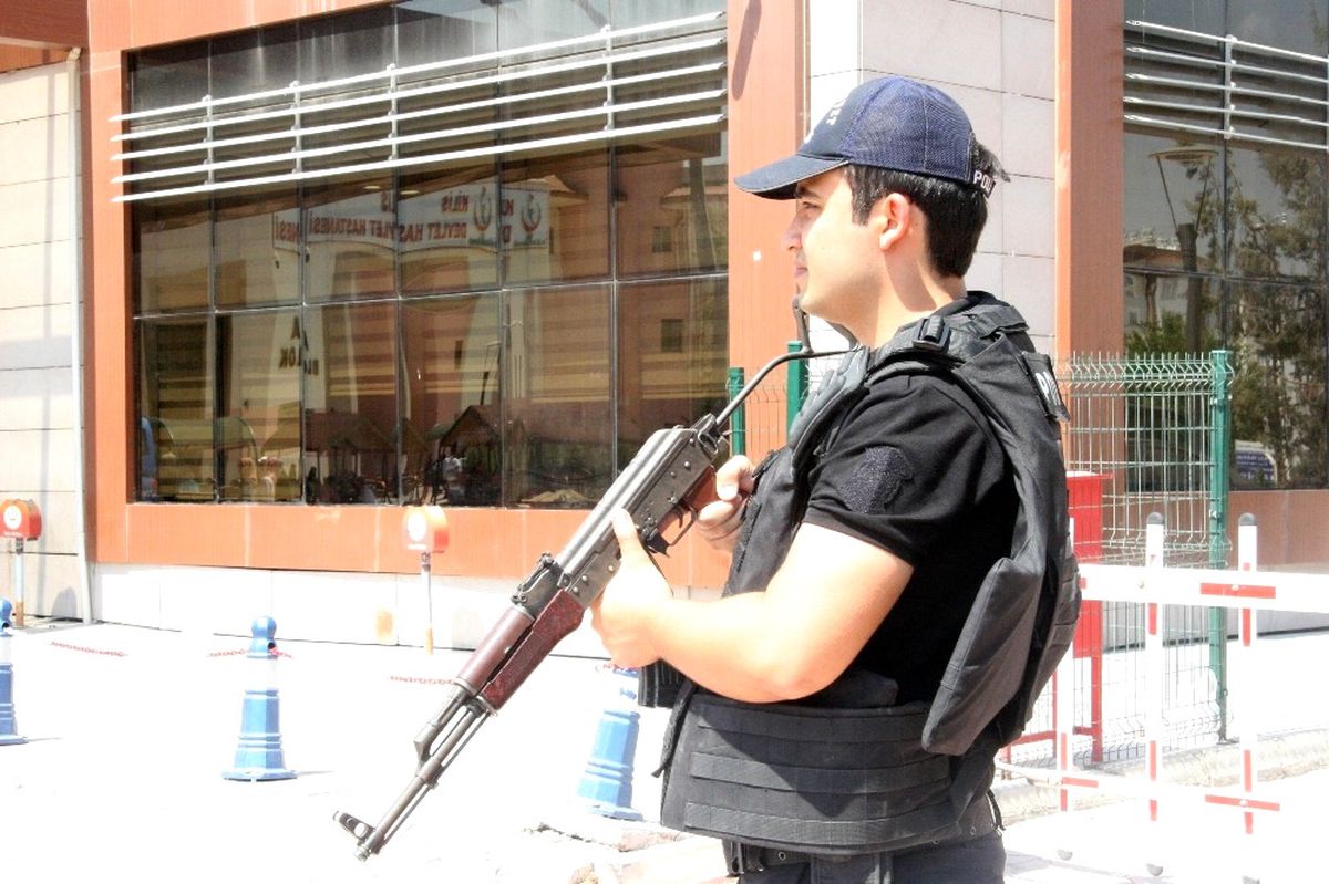 Kilis\'te Uyuşturucu Operasyonunda Gözaltına Alınan 8 Kişi Adliyeye Sevk Edildi