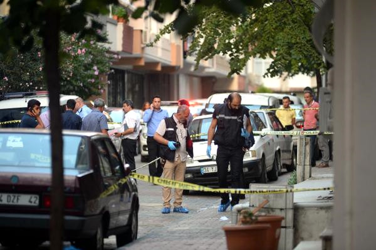 Kuyumcuyu Silahla Yaralayıp, 8 Kilo Altını Alarak Kaçtılar