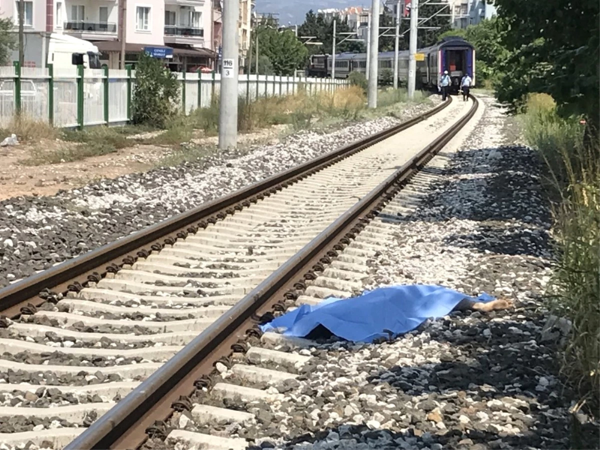 Manisa\'da Trenin Çarptığı 14 Yaşındaki Çocuk Öldü