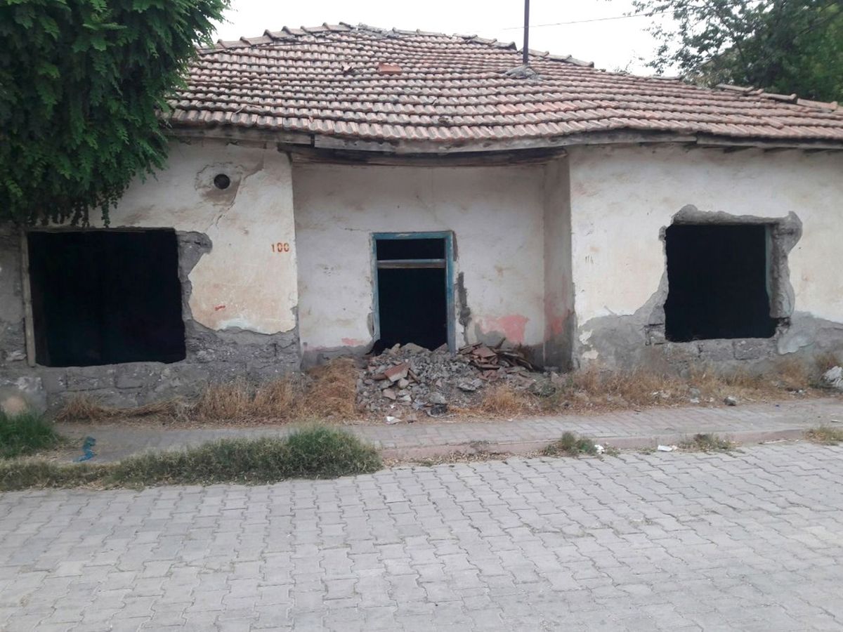 Metruk Evde Bonzai Kullanan Şahıslar Yakalandı