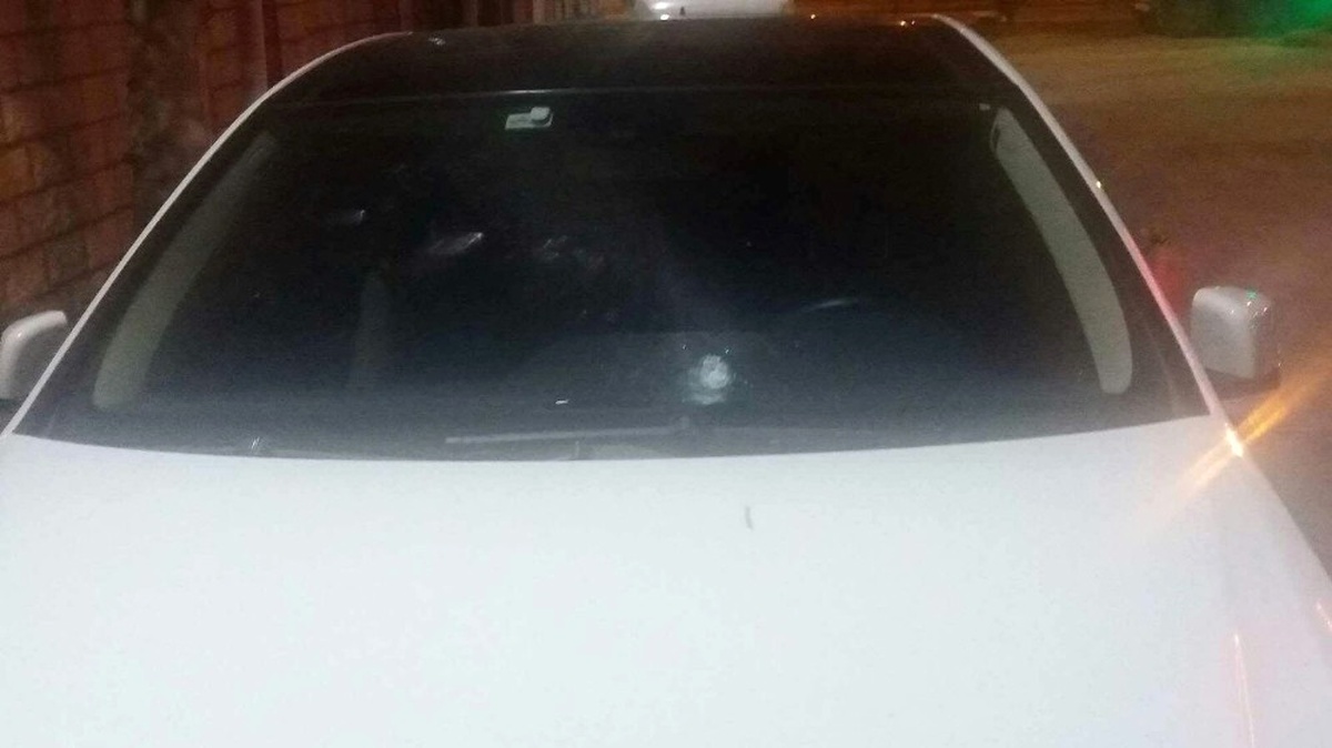 Motosikletli Şahıslar Park Halindeki Otomobile Ateş Açtı