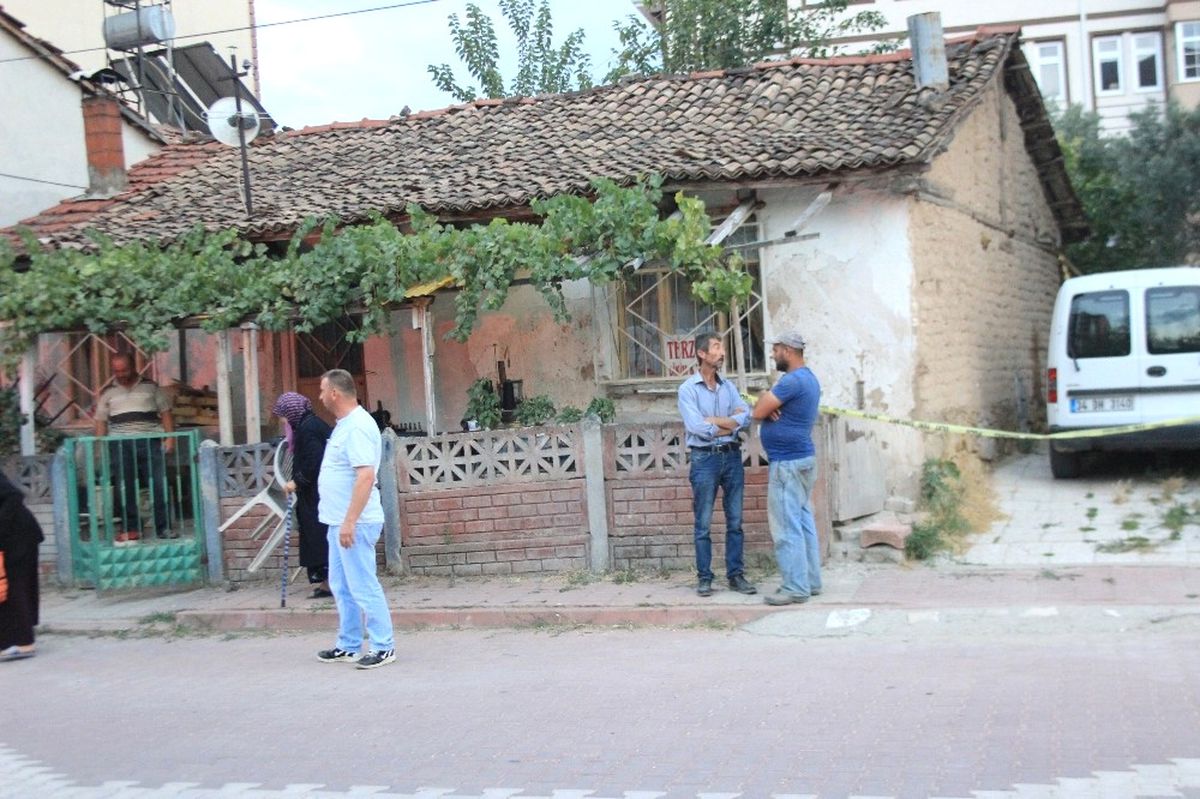 Osmaneli de 1 Kişi Evinin Bahçesinde Ölü Bulundu