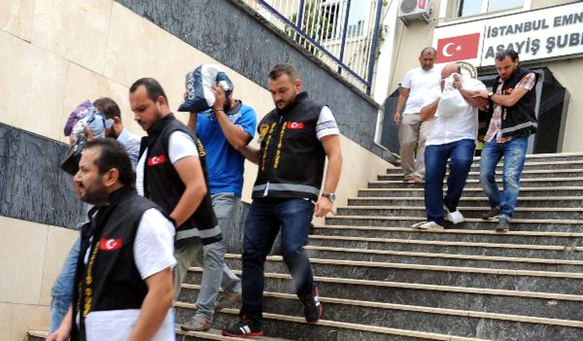 Polise Çaldıkları Çekiciyi Satmak İsterken Yakalandılar