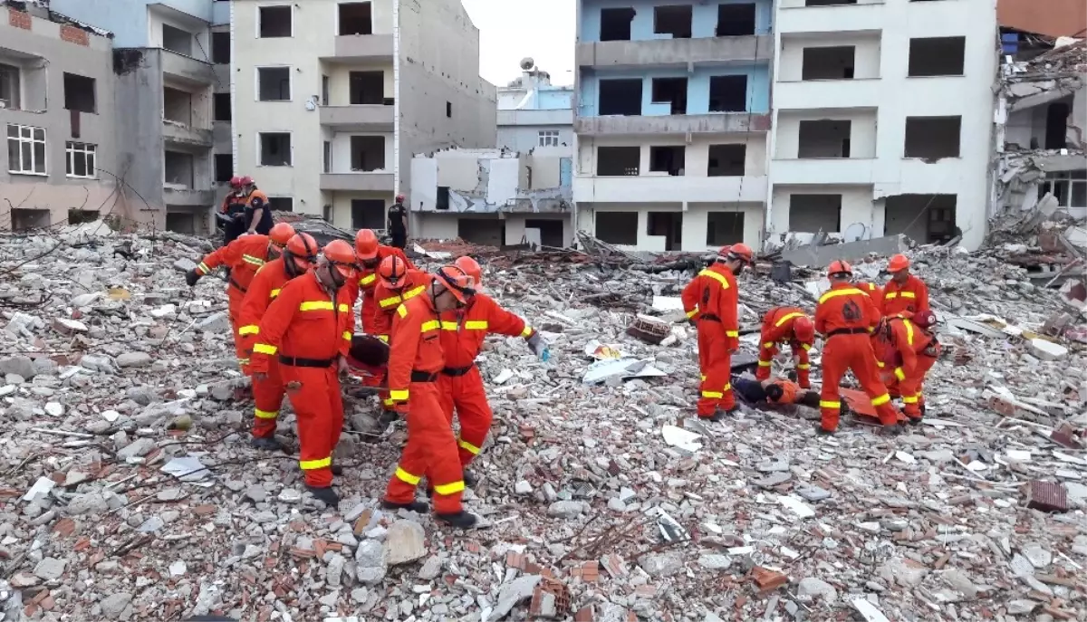 Tatbikatta Enkaz Altından İnsanlar Çıkarıldı