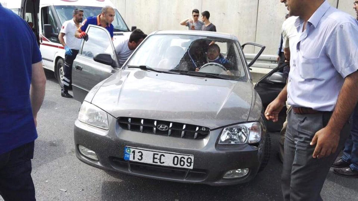 Tatvan\'da Trafik Kazası: 2 Yaralı