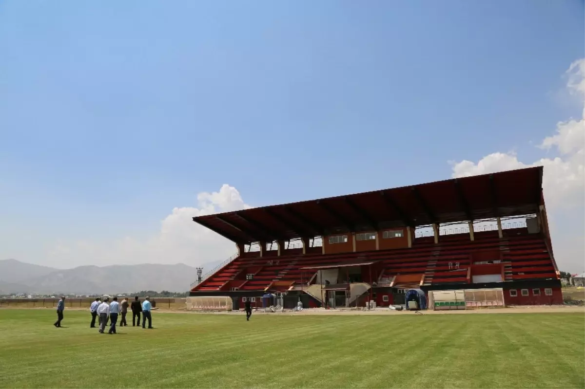 Yüksekova Şehir Stadı Yenilendi