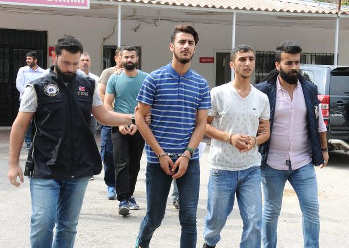 Adana\'da 23 PKK Şüphelisi Adliyede