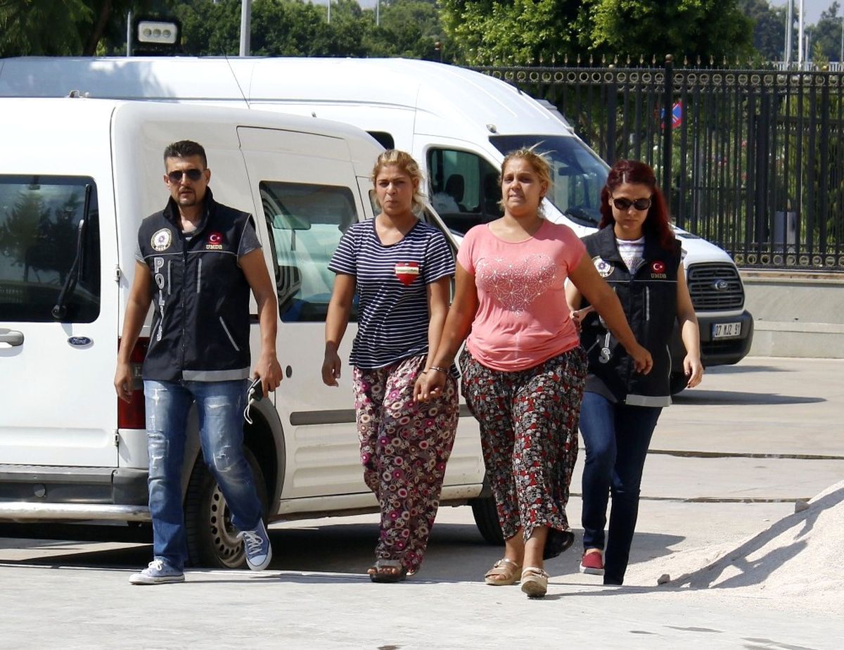Adliyeye Sevk Edilen Uyuşturucu Şüphelisine Yakınlarından Telkin Açıklaması