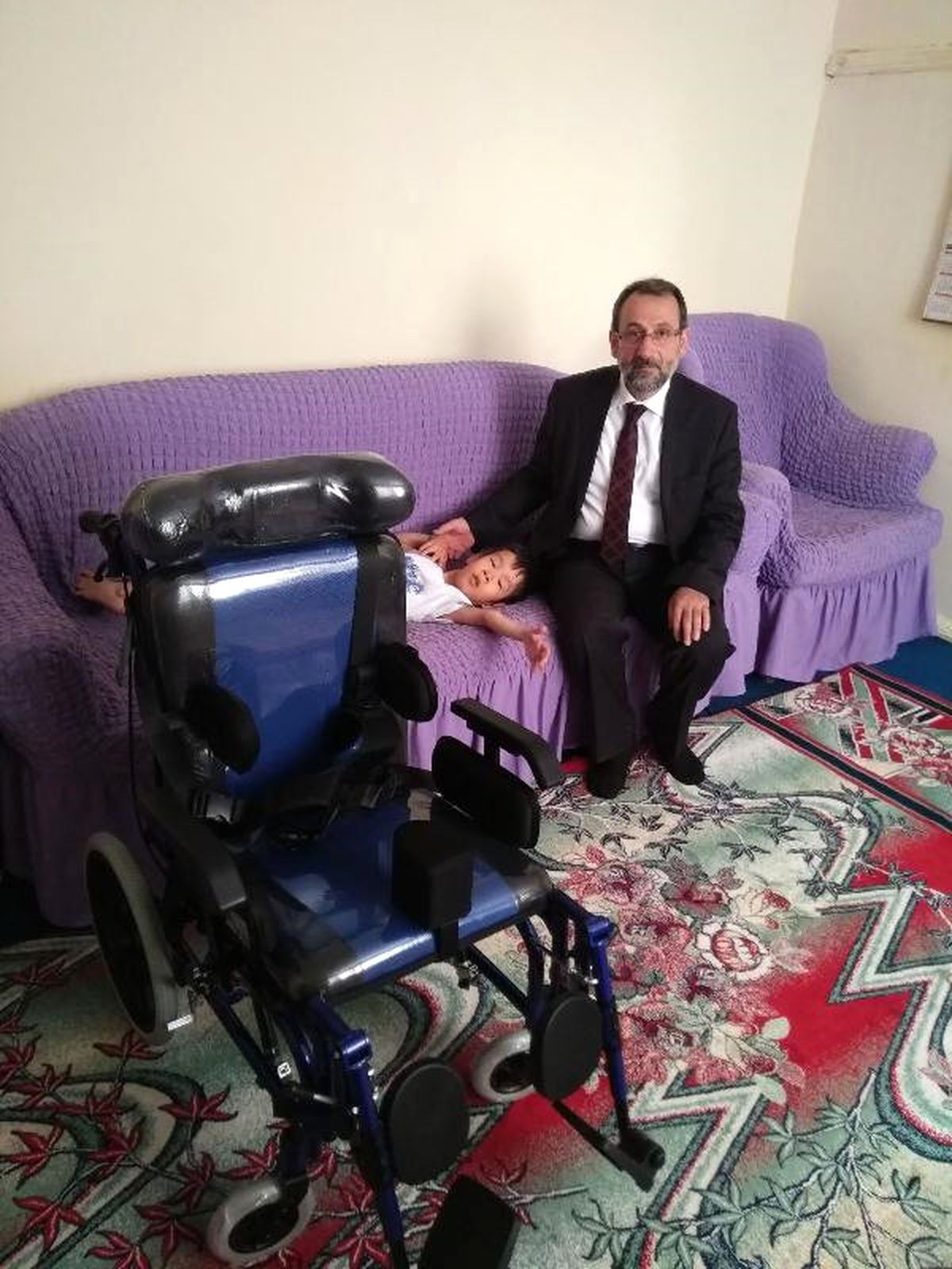 Afgan Ailenin Çocuğu Ali Ekber Engelli Aracına Kavuştu
