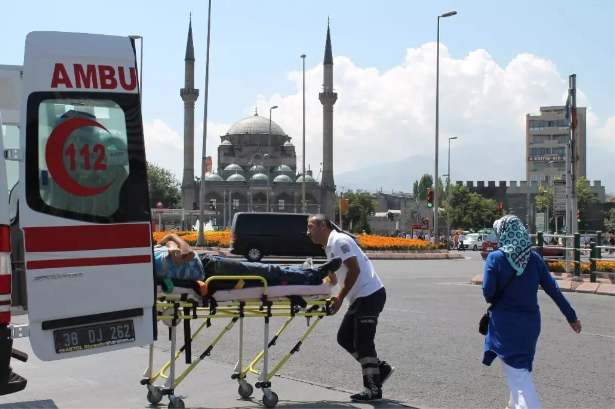 Ahmetpaşa Caddesinde Trafik Kazası