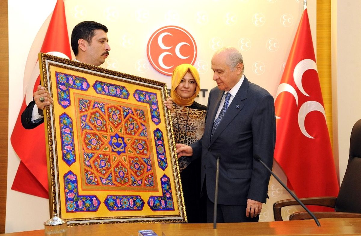 Bahçeli\'ye Kalem İşi Pano