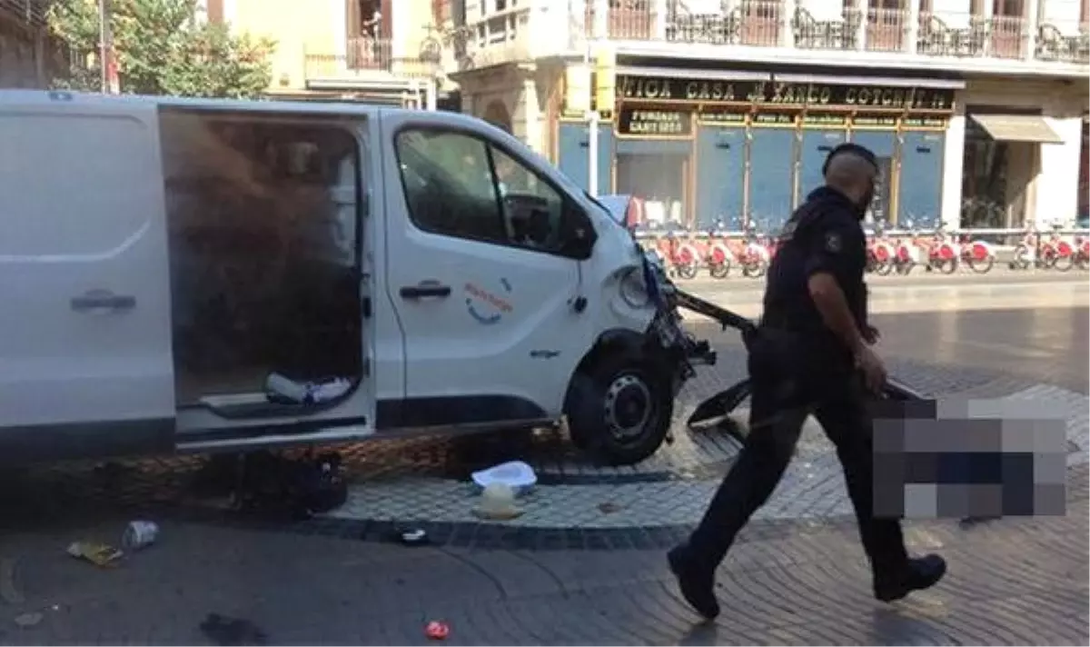 Barselona\'da Bir Minibüs Yayaları Ezdi (9)