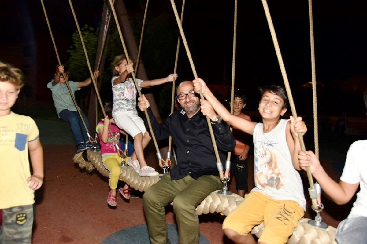 Başkan Üzülmez\'den Parkta İnceleme