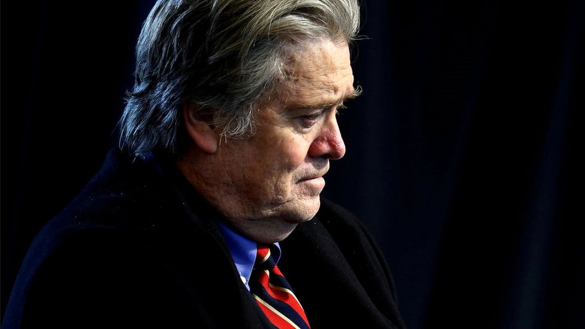 Beyaz Saray Başstratejisti Bannon: ABD\'de Beyazların Üstünlüğünü Savunanlar Soytarı