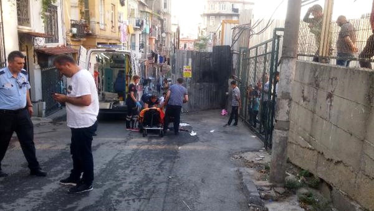Beyoğlu\'nda Silahlı Kavga: 1 Yaralı