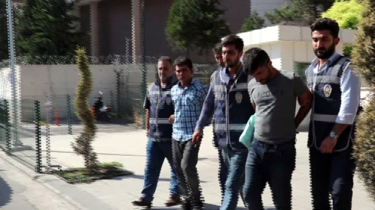 Çalıntı Araçla Hırsızlık Yapan Şahıslar Yakalandı