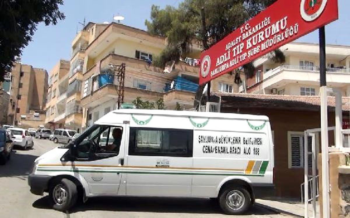 Cam Silerken 5\'inci Kattan Düşen Kız Öldü