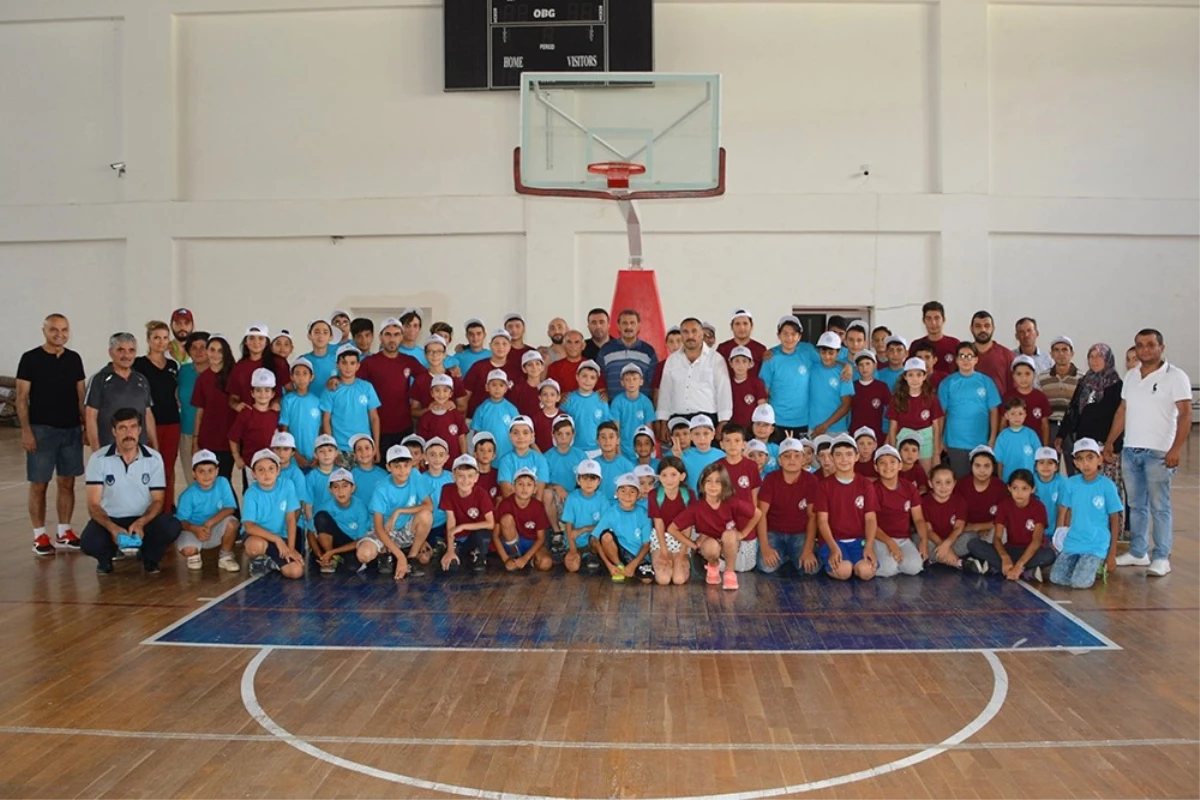 Dinar Belediyesi\'nden, Yaz Spor Okulu Öğrencilerine Büyük Jest