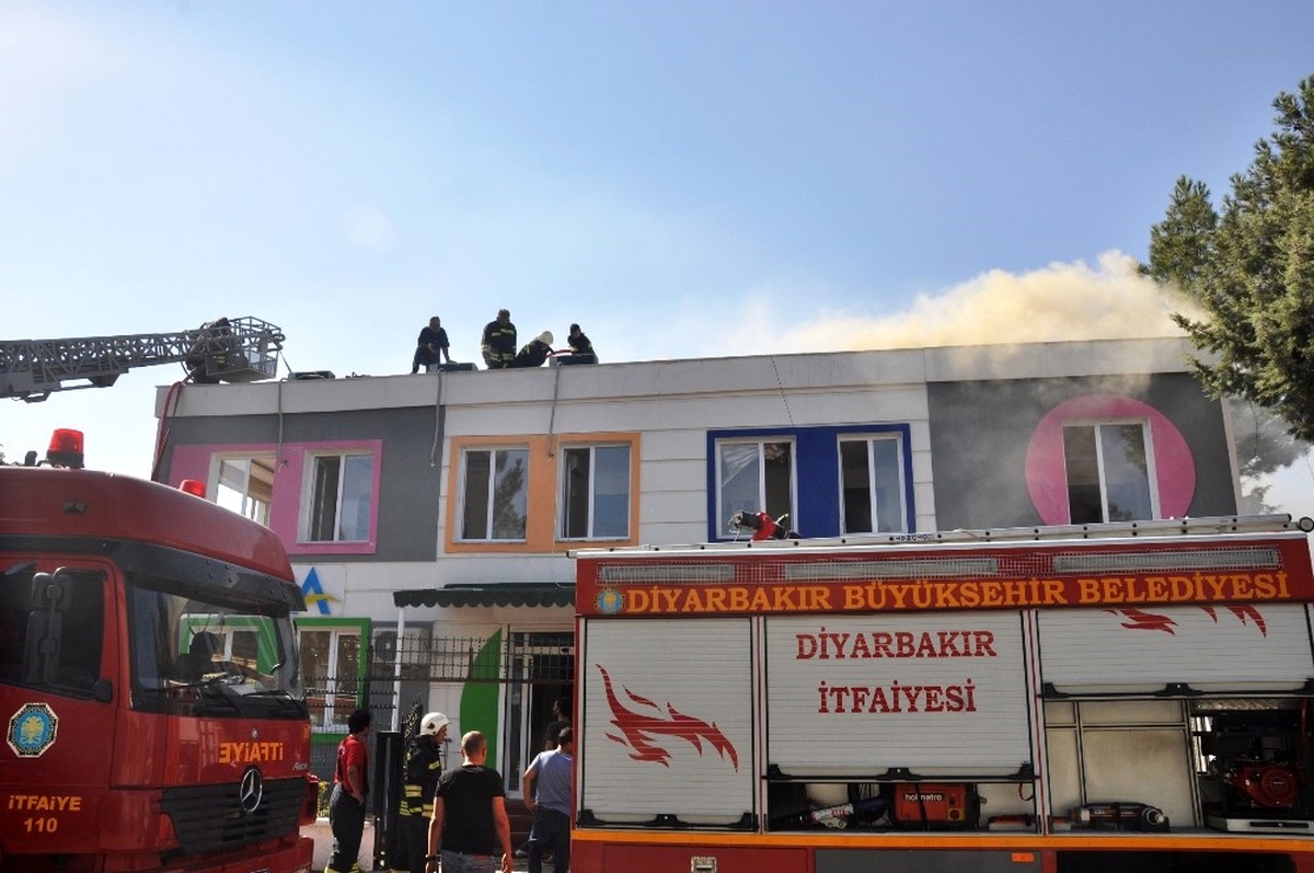 Diyarbakır\'da Rehabilitasyon Merkezinde Çıkan Yangın Korkuttu